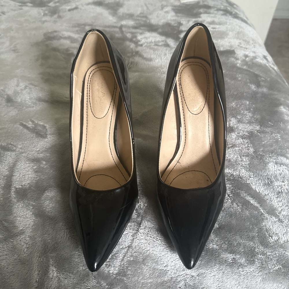 Elegant Women’s Black Pumps